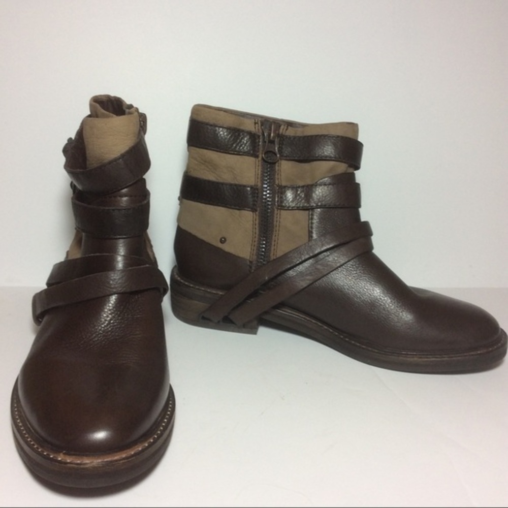 NEW $250 Dolce Vita Kiera Rd Toe Leather Bootie 9